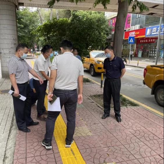 我院第五检察部检察人员协同市交通运输局福田管理局工作人员前往沙头、梅林、福田等街道，开展无障碍出行设施专项行动“回头看”工作，重点关注问题地点的无障碍出行设施整改情况